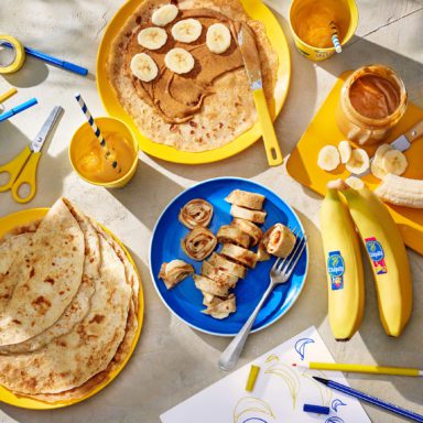 Pannenkoekrolletjes met pindakaas en Chiquita-banaan